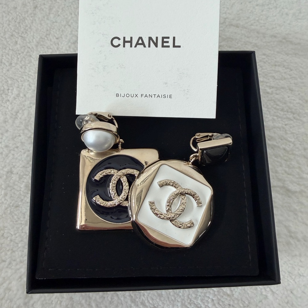 CHANEL Gold Double CC Pendant Earrings with Black & White Resin - 100% authentic